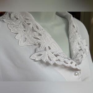 True Vintage 1980s Blouse Embroidered Lace Cut-Out Collar Pearl Buttons - XL